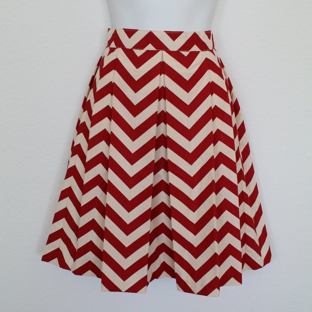 CHEVRON PRINT Classic Midi SKIRT PLEATED Style PLEATS - Size 26 - XSmall